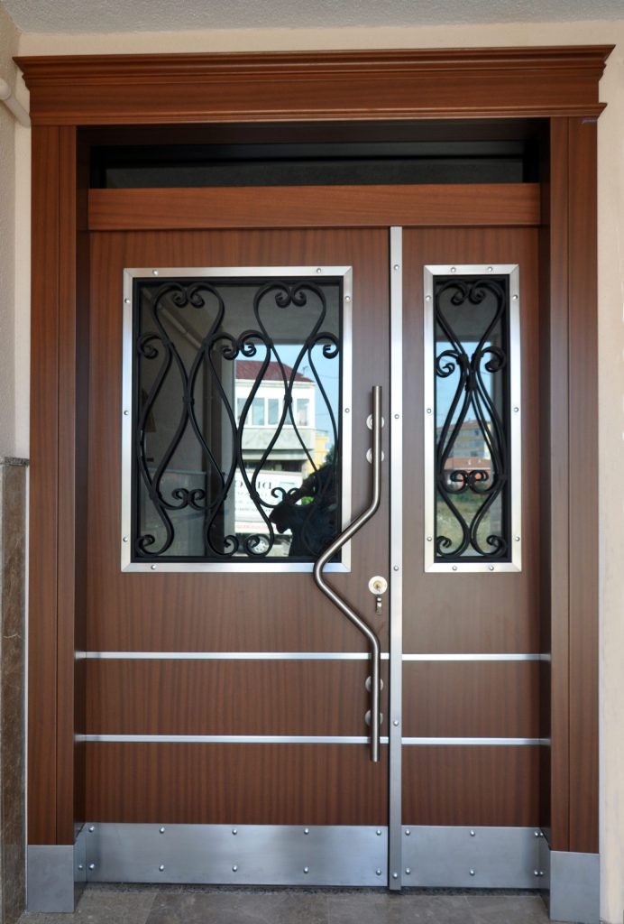 Apartman Kapıları